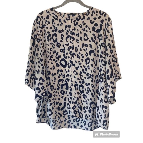 T Tahari blue and white animal print blouse size large - Picture 2 of 5